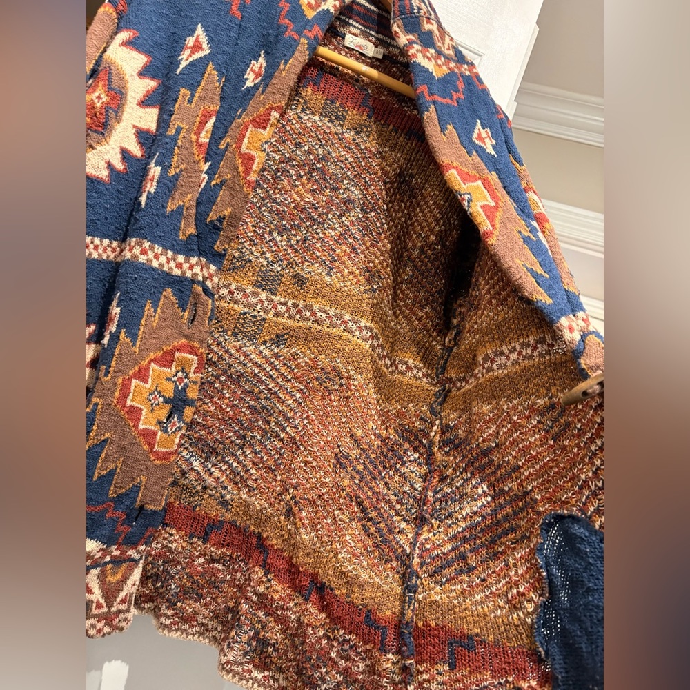 Faherty yellow tail cardigan. Used good/fair condition. Women’s small. - Picture 7 of 8